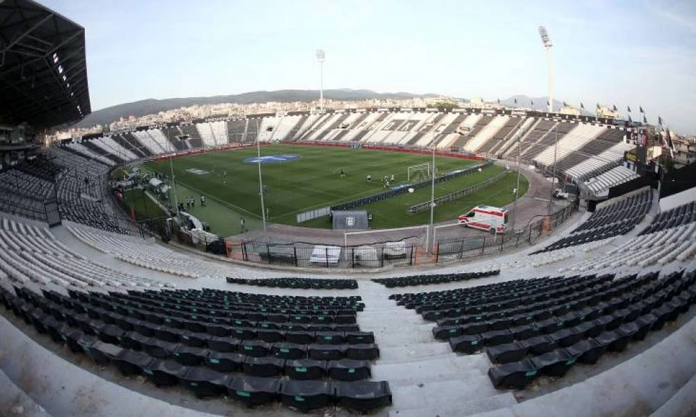 Το γήπεδο του ΠΑΟΚ φωταγωγήθηκε για την επέτειο της 25ης Μαρτίου (εικόνες)